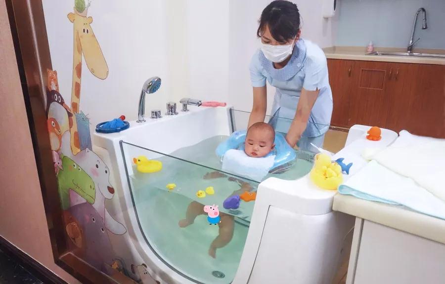 寶寶游泳室