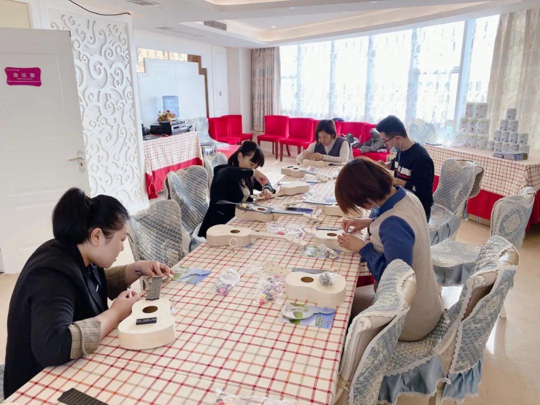 金月匯【媽咪手工課】尤克里里再次上線!有趣的手工技能又增加了